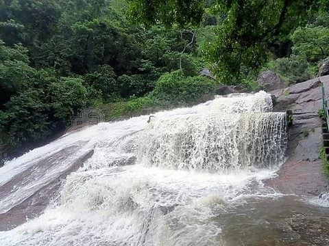 கோவை குற்றாலத்தில் வெள்ளம்! குற்றாலம் அருவி தற்காலிகமாக மூடல்!!