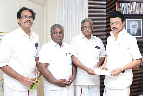 மிக்ஜம் புயல் மீட்புப் பணிகளுக்காக முதலமைச்சரின் பொது நிவாரண நிதிக்கு இந்திய கம்யூனிஸ்ட் கட்சியின் சார்பாக ரூ. 10 லட்சம் வழங்கப்பட்டது. 