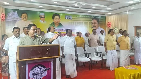 தஞ்சாவூர் அருகே சனிக்கிழமை நடைபெற்ற அமமுக சட்டப்பேரவைத் தொகுதிகளின் பொறுப்பாளர்கள் ஆலோசனைக் கூட்டத்தில் பேசிய கட்சியின் பொதுச்செயலர் டி.டி.வி. தினகரன்.