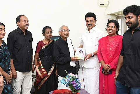 திராவிடர் கழகத் தலைவர் கி.வீரமணிக்கு முதல்வர் மு.க. ஸ்டாலின் நேரில் சென்று பிறந்தநாள் வாழ்த்து தெரிவித்தார். 