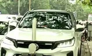 தேசியக் கொடி அகற்றப்பட்ட காரில் நீதிமன்றம் வந்த பொன்முடி!
