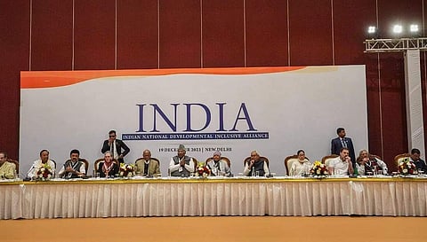 இந்தியா கூட்டணி கூட்டத்தில் மொழி விவகாரம்: நிதானமாகக் கையாண்ட தலைவா்கள்