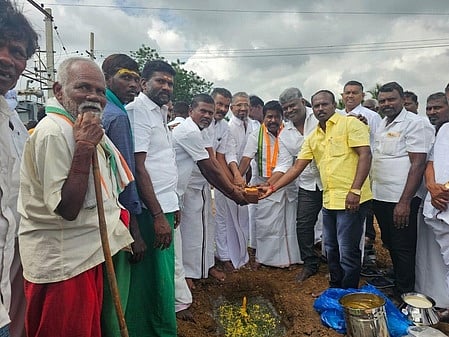 திருச்சிற்றம்பலத்தில் ரூ.65 லட்சத்தில் திட்டப்பணிகள் தொடக்கம்