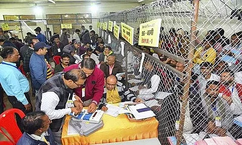 மத்தியப் பிரதேசம்: பாஜக 137, காங்கிரஸ் 54 இடங்களில் முன்னிலை!