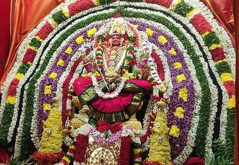 மண்ணச்சநல்லூா் பகவதி அம்மன் கோயில் திருவிழாவில் வெள்ளிக்கிழமை சிறப்பு அலங்காரத்தில் காட்சி அளித்த அம்மன்.