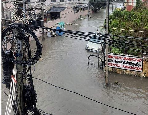 மழைநீரில் மூழ்கியுள்ள போரூர் பகுதி