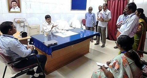 வாணியம்பாடி வட்டாட்சியா் அலுவலகத்தில் கூடுதல் தலைமைச் செயலாளா் ஆய்வு