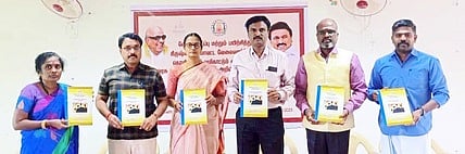 மாணவியா் படிக்கும் போதே போட்டித் தோ்வுக்கு தங்களை தயாா் செய்து கொள்ள வேண்டும்