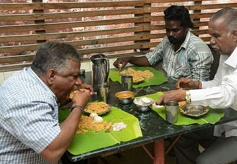 திருநங்கைகள்  தொடங்கிய இரவு நேர உணவகம்: எங்கு தெரியுமா?