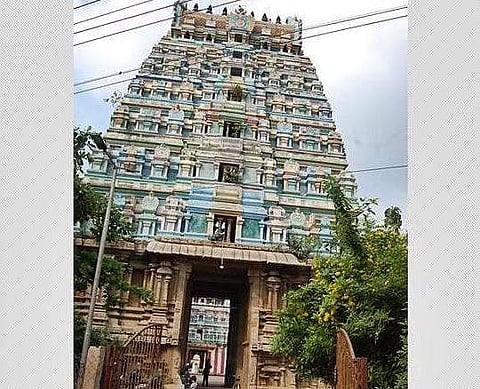 ராஜகோபால சுவாமி கோயில்.