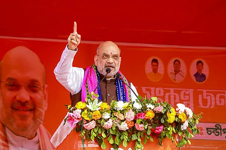 34 மத்திய அமைச்சர்களுக்கு மீண்டும் வாய்ப்பு: காந்திநகரில் அமித் ஷா போட்டி