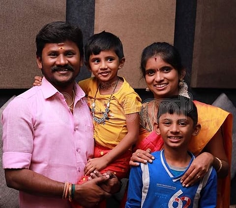 மகன், மகளுடன் ராஜலெட்சுமி- செந்தில்கணேஷ்.