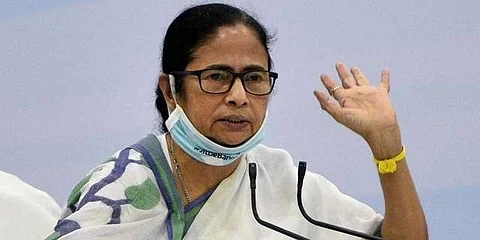 பணம் வானத்திலிருந்து கொட்டாது: அரசு ஊழியர்களுக்கு மம்தா பதில்!