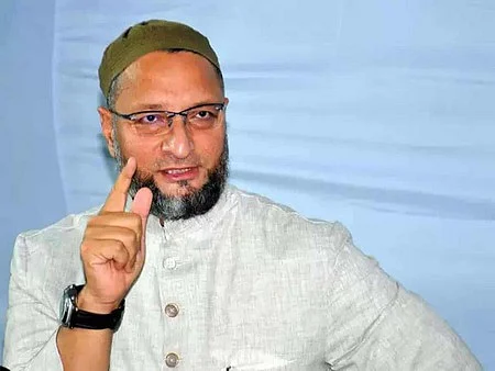 தில்லியில் உள்ள அசாதுதீன் ஓவைசி வீட்டின் மீது மர்ம நபர்கள் கற்களை வீசித் தாக்குதல்