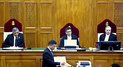 உச்சநீதிமன்ற அமா்வில் இந்திய-சிங்கப்பூா் தலைமை நீதிபதிகள்!