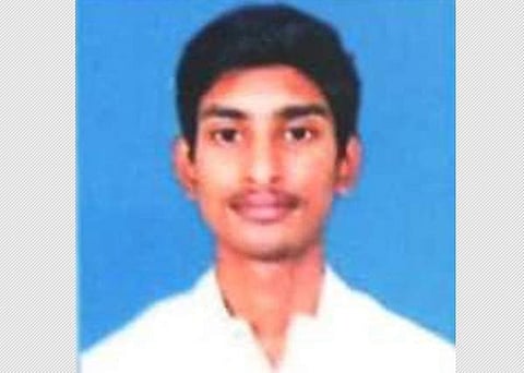 தூக்கிட்டு உயிரிழந்த பொறியியல் கல்லூரி மாணவர் மெதராமெட்லா சரண்