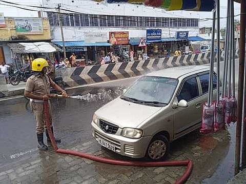 காரில் வாயுக் கசிவால் பரபரப்பு
