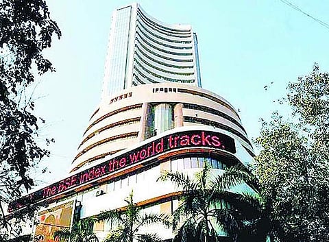 இந்திய பங்குச்சந்தைகள் சரிவுடன் வர்த்தகம் 