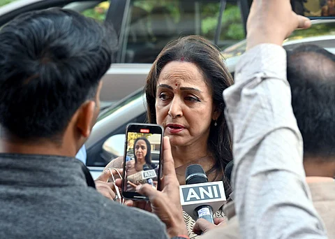 நாக்கைக் கட்டுப்படுத்த வேண்டும்: திரிணாமுல் காங்கிரஸ் எம்பியை சாடிய ஹேமமாலினி!