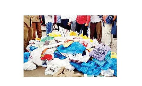 மாநகராட்சி பகுதிகளில் 1,938 கிலோ நெகிழிகள் பறிமுதல்: ரூ.14 லட்சம் அபராதம்