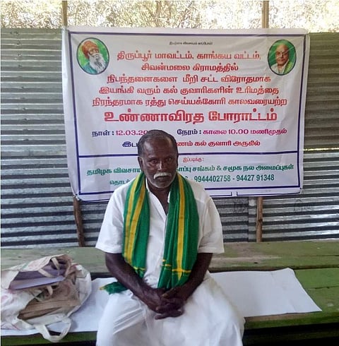  உண்ணாவிரதப் போராட்டத்தில் ஈடுபட்டுள்ள விவசாயி சிவசாமி.