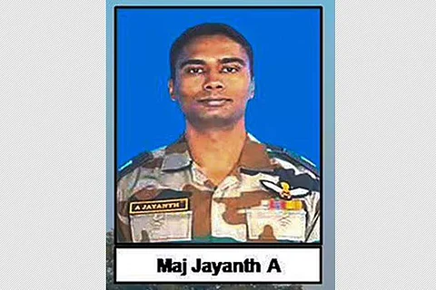 ராணுவ ஹெலிகாப்டா் விபத்து:  தமிழக விமானி உடல் இன்று மாலை தமிழகம் வருகிறது!