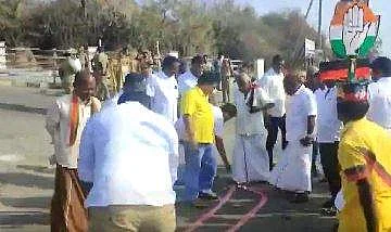 ஈரோடு கிழக்கில் முன்னிலை: திமுக கூட்டணி பட்டாசு வெடித்து கொண்டாட்டம்!