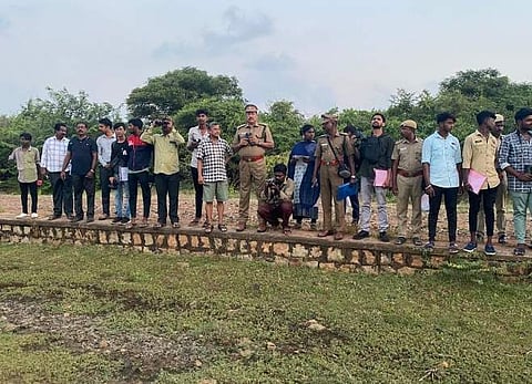 கோடியக்கரை சரணாலயத்தில் நிலப்பறவைகள் கணக்கெடுப்பு பணி.