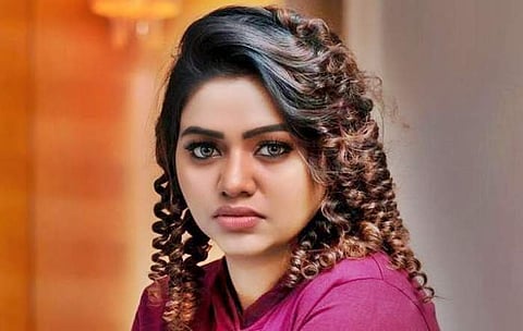 நடிகையின் கைப்பேசி திருட்டு: போலீஸாா் விசாரணை