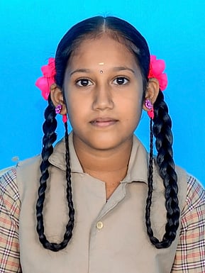 மாணவி நிஷாஸ்ரீ