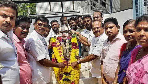 பவானியில் அம்பேத்கா் உருவச் சிலைக்கு அதிமுகவினா் மரியாதை