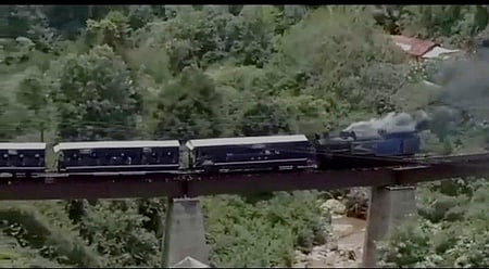 உதகை -குன்னூா் இடையே சீசன் கால சிறப்பு ரயில் இயக்கம்