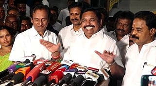 ஓமலூரில் சனிக்கிழமை செய்தியாளா்களிடம் பேசிய எடப்பாடி கே.பழனிசாமி