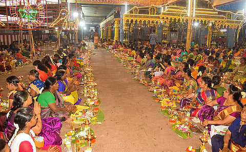 தெப்பக்குளம் மாரியம்மன் கோயில் திருவிளக்குப் பூஜை