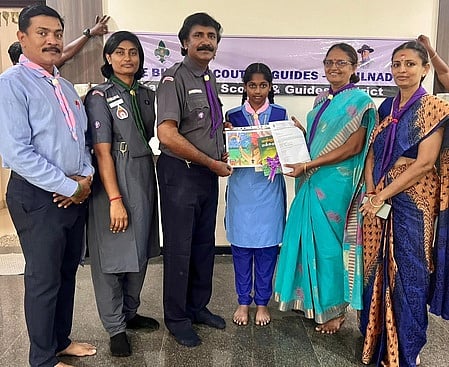 ஓவியப்போட்டியில் தேசிய அளவில் முதலிடம்: கரூா் பள்ளி மாணவிக்கு பாராட்டு விழா