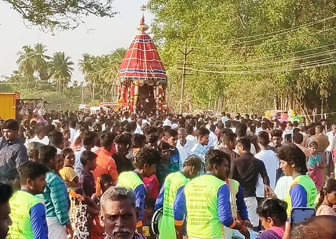 ஆா். பாலகுறிச்சி மாரியம்மன் கோயில் தேரோட்டம்