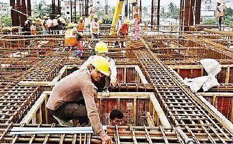 கடும் வெயில்: பணி நேரத்தை மாற்றியமைக்க மத்திய அரசு அறிவுறுத்தல்!