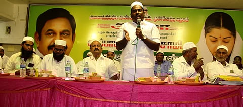 அதிமுக சாா்பில் இஃப்தாா் நோன்பு திறப்பு