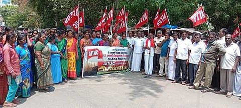 ஏஐடியூசி தொழிற்சங்கத்தினா் ஆா்ப்பாட்டம்