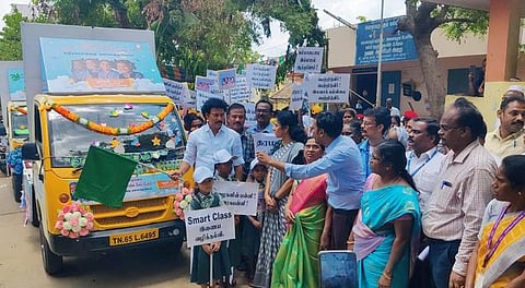 அரசுப் பள்ளிகள் பெருமையின் அடையாளமாக திகழ்கின்றன