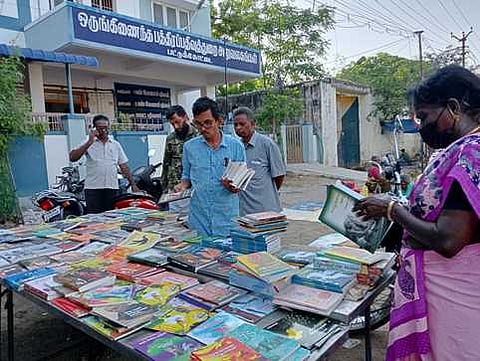 பட்டுக்கோட்டை புத்தகக் கண்காட்சி படம்