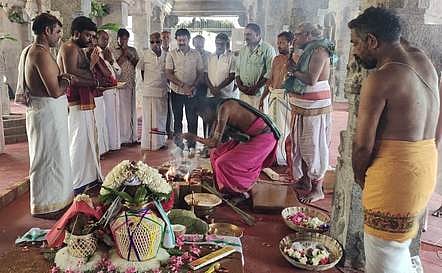 ஒசூா், தோ்ப்பேட்டை கல்யாணசூடேஸ்வரா் கோயிலில் கும்பாபிஷேகத்தை முன்னிட்டு நடைபெற்ற சிறப்பு பூஜை.