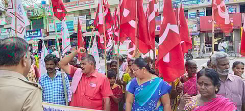 நிலுவை பட்டா வழங்கக் கோரி போராட்டம்