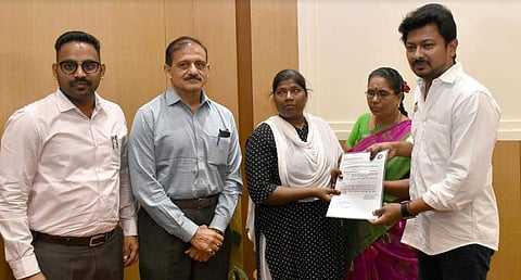மாற்றுத்திறனாளி வீராங்கனைக்கு அரசுப்பணி! உதயநிதி ஸ்டாலின் வழங்கினார்