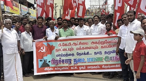 ஒசூா் ராம் நகரில் நடைபெற்ற நடைப்பயண தொடக்க நிகழ்ச்சியில் பங்கேற்றோா்.