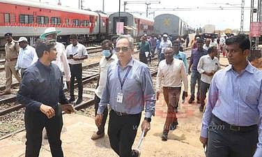 கோட்டாறு ரயில் நிலையத்தில் கோட்ட  மேலாளா் ஆய்வு