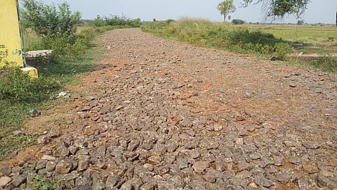 போக்குவரத்துக்கு தகுதியற்ற சாலையை சீரமைக்க வலியுறுத்தல்