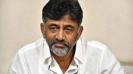 டி.கே.சிவகுமாருக்கு முதல்வா் பதவி: ஒக்கலிகா் சமுதாய மடாதிபதி வேண்டுகோள்