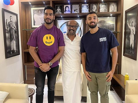 சென்னை வந்த கிரிக்கெட் வீரர்களான வருண் சக்கரவர்த்தியும், வெங்கடேஷூம் நடிகர் ரஜினிகாந்தை சந்தித்து வாழ்த்து பெற்றனர்.