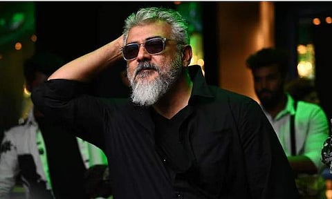 விடாமுயற்சி: வித்தியாசமான தோற்றத்தில் அஜித்